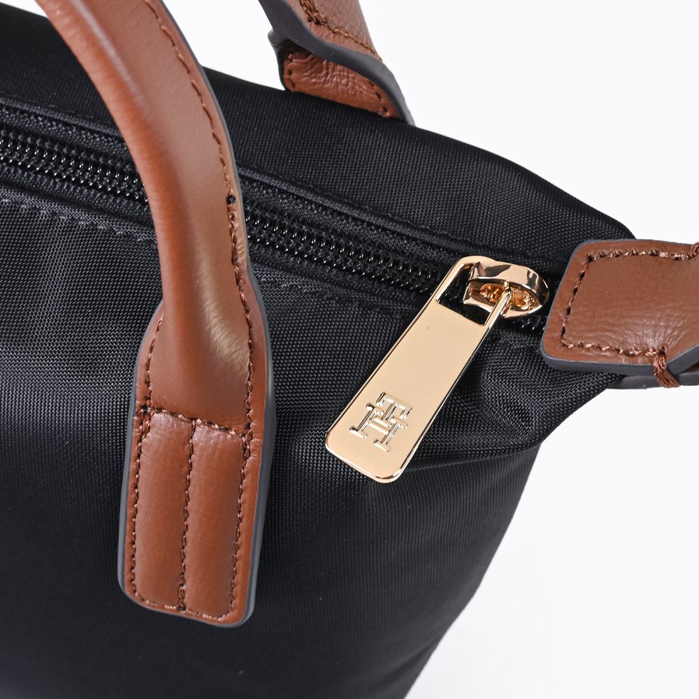 高品質ヨーロッパ輸入モデル トミーヒルフィガー TOMMY HILFIGER トートバッグ ミニトート ミニショルダー POPETTE MICRO レディース ブラック AW0AW18368 BDS BLACK 送別会 誕生日 結婚祝い 結婚式 彼氏 息子 夫 男性 名刺入れ 高級 父の日 母の日 即日発送