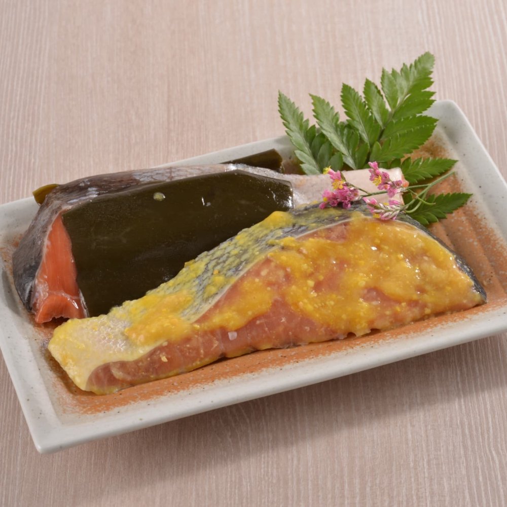 【送料無料・高級ギフト】北海道産 秋鮭西京漬＆秋鮭昆布〆セット（送料無料 プレゼント グルメ 贈り物  御祝 内祝い 景品 賞品 ご褒美 誕生日 出産祝い 結婚 上司 男 女 友達 新築 引越 送別会 定年 退職祝い 還暦  産地直送  詰合せ ギフト お歳暮 寒中見舞い）