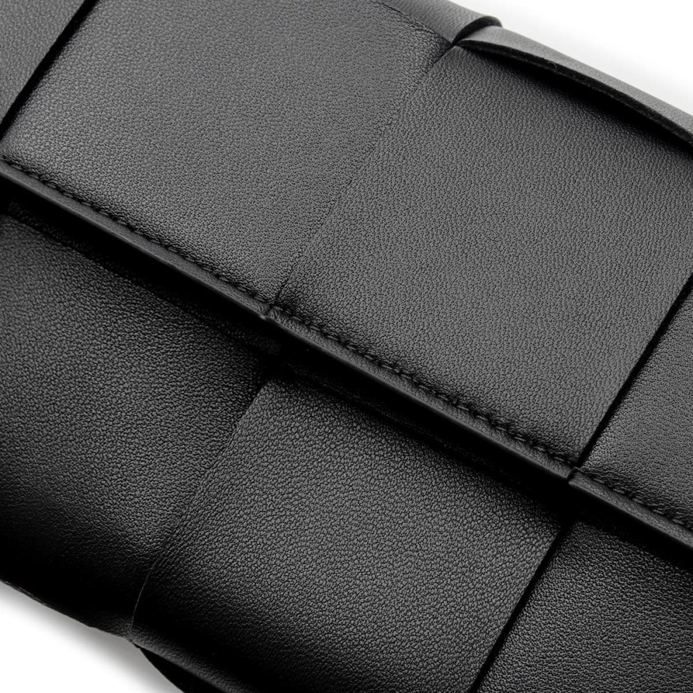 ボッテガヴェネタ BOTTEGA VENETA 長財布 レディース メンズ マキシイントレチャート 本革 ブラック 黒 かぶせ フラップ マグネット開閉 小銭入れ付き カード12枚 742694 V3UO3 8425