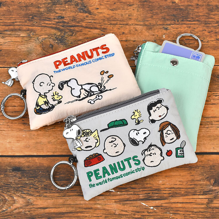 スヌーピー SNOOPY パスポーチ パスケース リール付き リールパスケース 定期入れ ICカード カードケース キーケース カラビナ付き 伸縮 キーリング 鍵入れ 小物入れ 小銭入れ ミニポーチ キーパスポーチ 女性 大人 中学生 高校生 かわいい おしゃれ キャラクター 通勤 通学