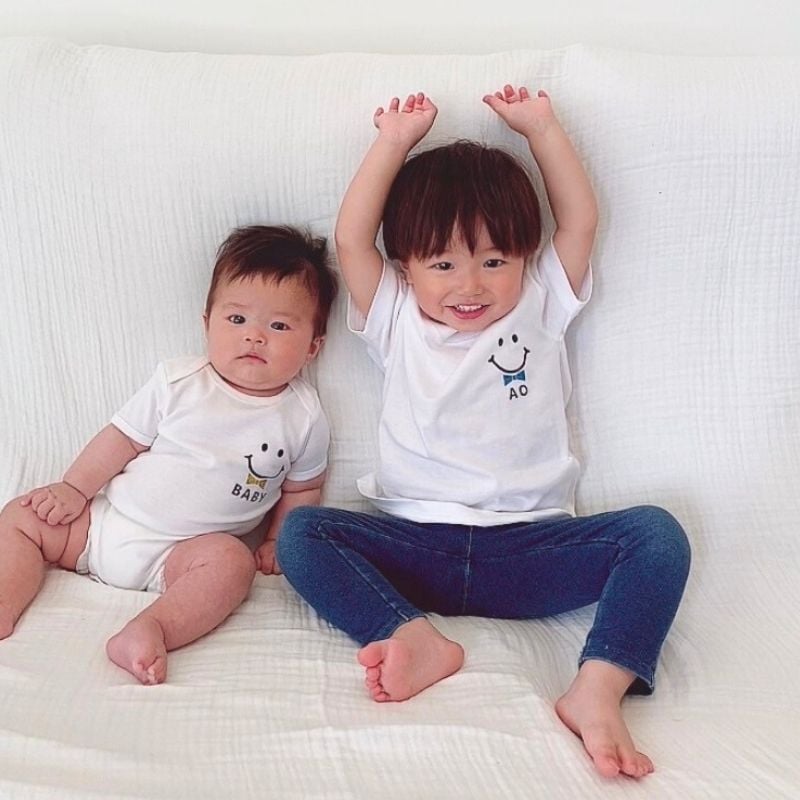 ＼ 名入れ ／　ファミリーTシャツ 4枚セット スマイル 家族 お揃い tシャツ 大人用 半袖 撮影 家族写真 マタニティフォト 妊娠報告 Tシャツ 名前 名前入り Tシャツ 半袖 誕生日 プレゼント オリジナル ギフト 出産祝い sm15