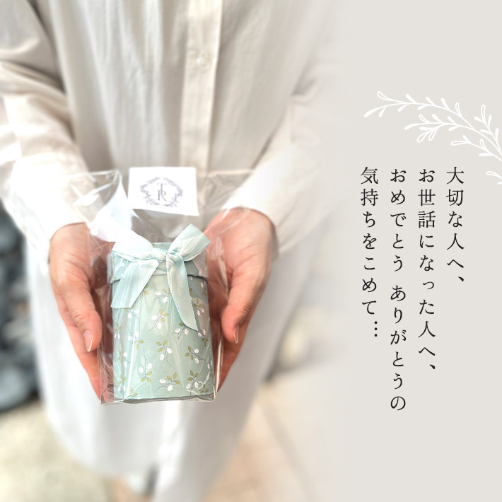 ロクシタン ハンドクリーム ギフト 女性 誕生日プレゼント 人気 プチギフト 選べる ミニ 10ml 日本製 タオルハンカチ 今治 セットでお得! 可愛い おしゃれ ギフトセット 彼女 女友達 妻 お礼 送別 お返し 贈り物 ハンドケア ラッピング済 送料無料 心ほどける、香りと手触りのご褒美。「いつもありがとう」を、贅沢な潤いにのせて