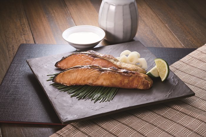 送料無料 北海道産地直送 三協水産 北海道日高沖船上活〆桜鱒切身と秋鮭切身  ※ご注文後約7～10日前後での発送となります。沖縄・離島へは別途配送料が発生いたします お取り寄せグルメ スイーツ