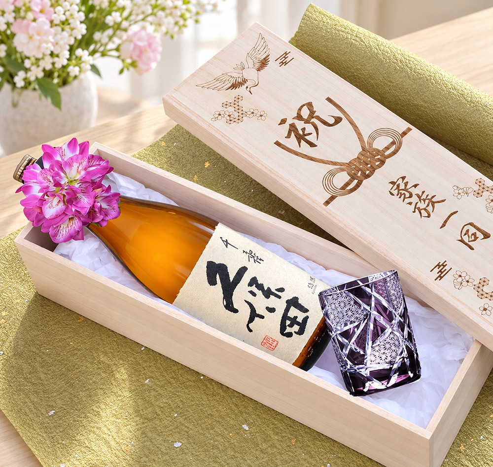 退職 異動 名入れ ギフト SXX 酒セット 日本酒 久保田 千寿 吟醸 720ml & 切子 江戸菱硝子 モダン紋様 オールドグラス コサージュ付 木箱入り / プレゼント ギフト 退職 記念 誕生日 還暦 古希 喜寿 傘寿 米寿 緑寿 早寿 長寿 祝い 赤 青 紫 黒 黄 選べるカラー