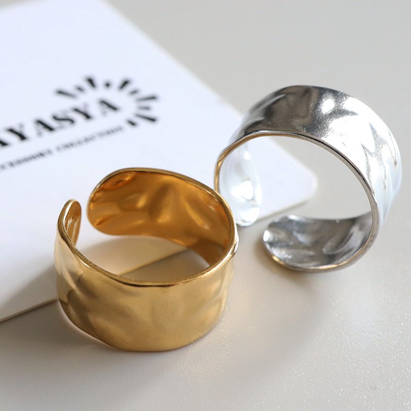 ステンレス ゆがみリング ワイドリング 槌目模様 凹凸 マットリング シンプルリング ゴールド 18K GP シルバー フリーサイズ レディース 女性 指輪 金属アレルギー対応