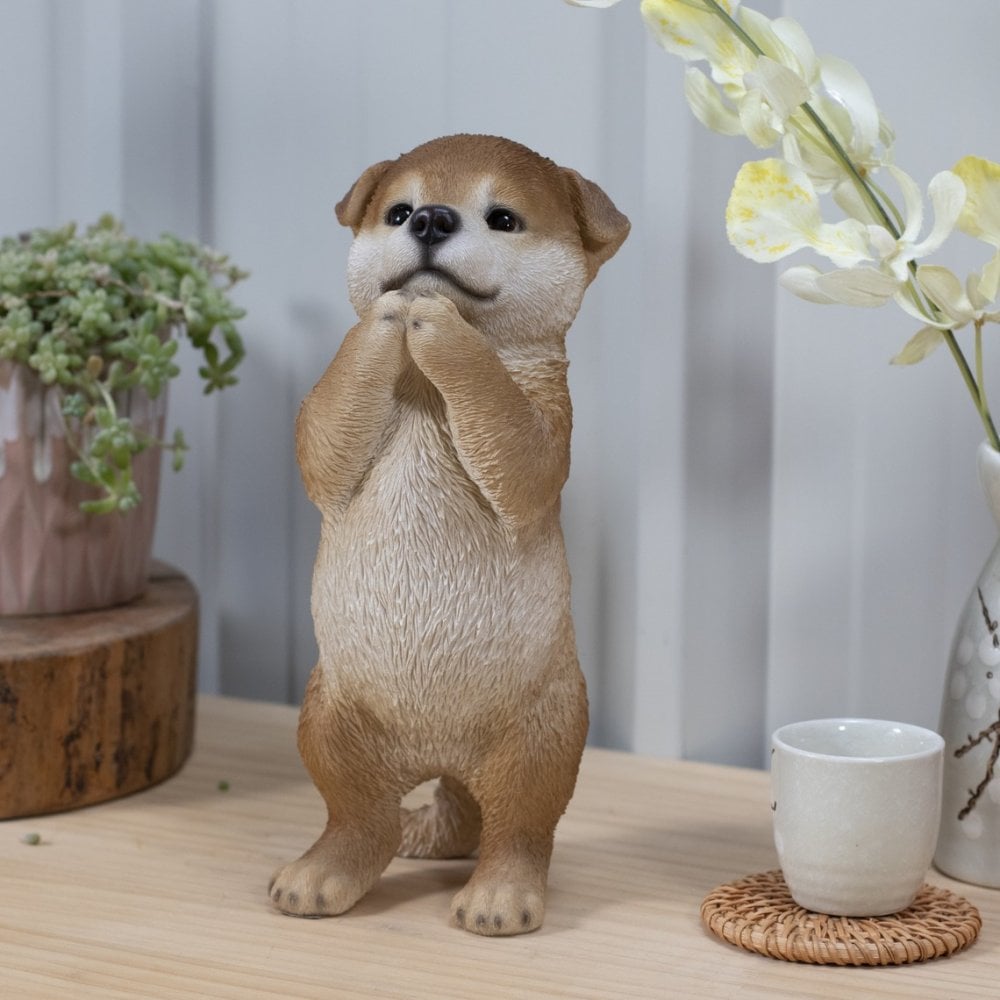置物 woobia ウービア 日本犬 おねだり秋田犬 子犬 高さ21.7cm 和風 リアル 本物そっくり イギリス生まれ 職人手彩色 縁起物 戌年 玄関 インテリア 新築祝い 引っ越し祝い 開店祝い 出産祝い 誕生日 お祝い ギフト プレゼント 犬好き 秋田犬好き