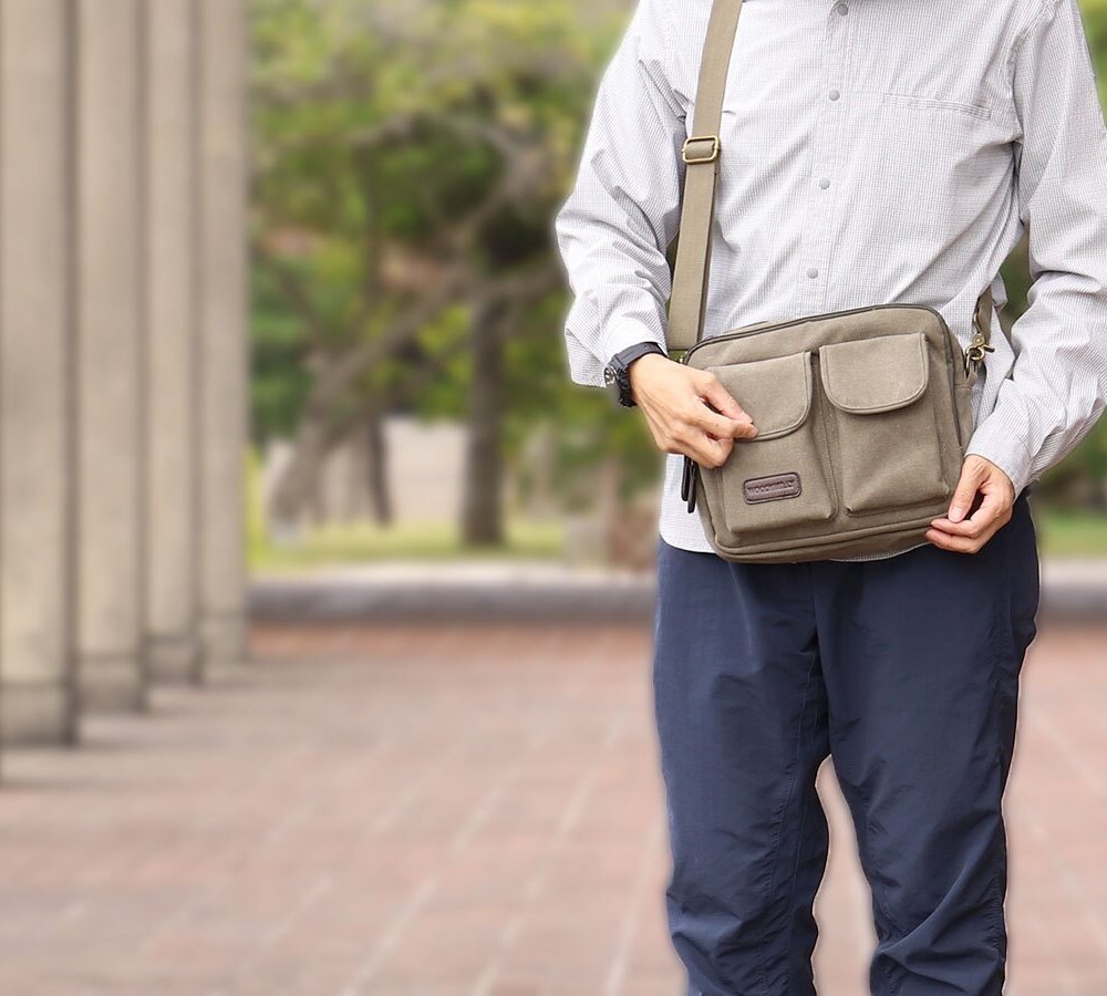 9ポケット多収納　WOODYBELLY ショルダーバッグ【送料無料】メンズ 帆布 父の日 プレゼント キャンバス 小さめ 小さい 斜め掛け 斜めかけバッグ 多収納 軽量 軽い 男性 女性 誕生日 祖父 肩掛けバッグ 帆布バッグ 旅行用カバン トラベルバッグ 海外旅行 使いやすい 鞄 30代 40代 50代 60代 70代 ギフト 贈り物 父親 彼氏 彼女 記念日