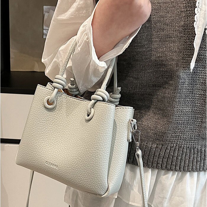 ショルダーバッグ ハンドバッグ 2WAY 通販 ハンドバック ショルダーバック ショルダー 肩掛け 斜めかけ ななめかけ トートバッグ トートバック 手提げ トート 通勤 お出掛け 小さめ コンパクト きれいめ レザー調 高級感 レディース かわいい おしゃれ