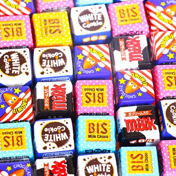 (全国送料無料)お菓子 詰め合わせ チロルチョコ バラエティ 50個セット ミルク・ビス・アーモンド・ホワイト＆クッキー アソート チョコレート 個包装 メール便 (4902780053152px50mz)【送料無料 詰め合わせ おやつ 小袋 個包装 お試し】
