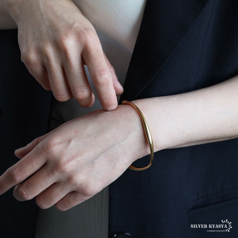 ステンレス ニュアンスバングル ゆがみ くびれ メタルブレスレット ゴールド 18KGP シルバー 腕輪 シンプル こなれ感 お洒落 人気 華奢 重ね付け 細身 高級感 レディース 女性 金属アレルギー対応