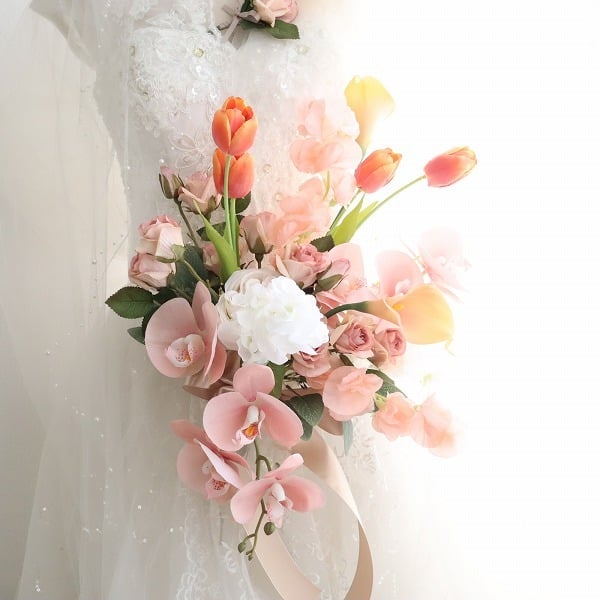 コーラルピンククラッチブーケ 胡蝶蘭 チューリップ カラー 造花 前撮り 結婚式 フォトウェディング 428
