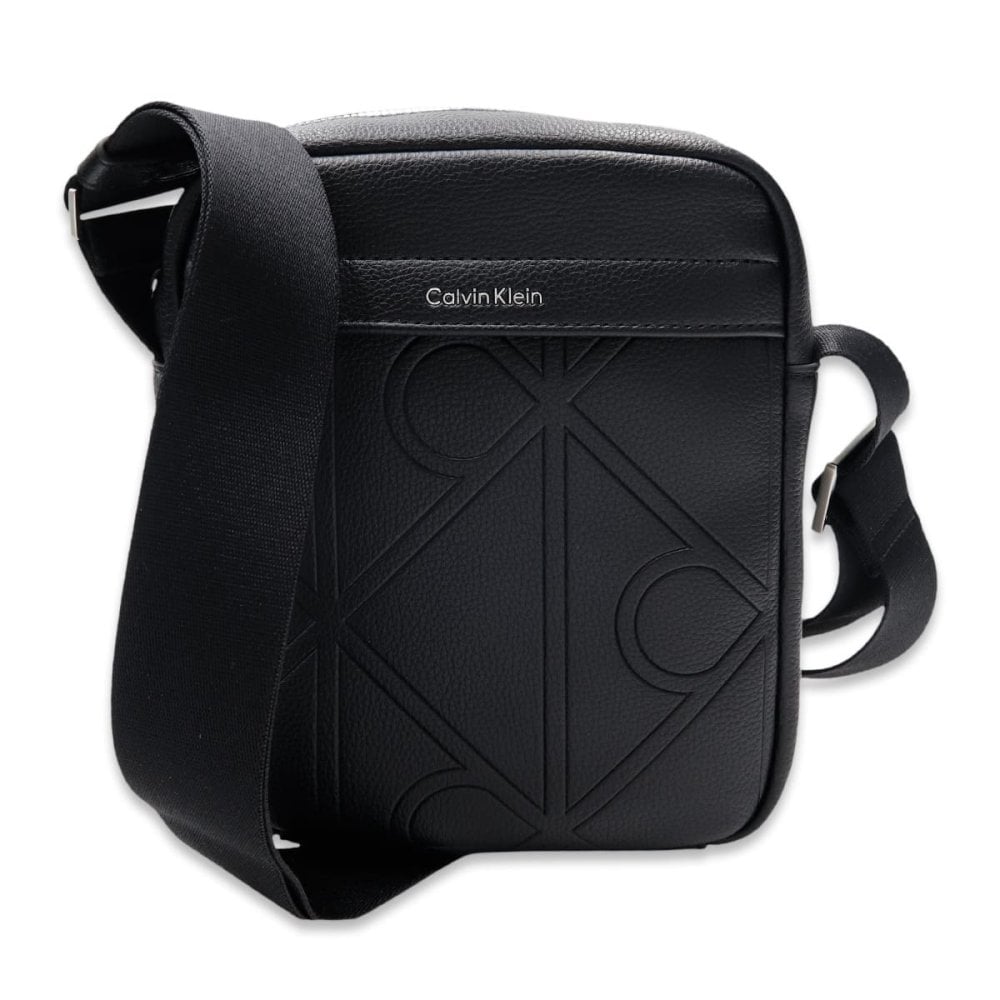 カルバンクライン ショルダーバッグ メンズ Calvin Klein EMBLEM AOP EMBOSS REPORTER 斜めがけ クロスボディ ミニショルダー ロゴ型押し ブラック 黒 ポリウレタン コンパクト 通勤 LV04D3331G-UB1