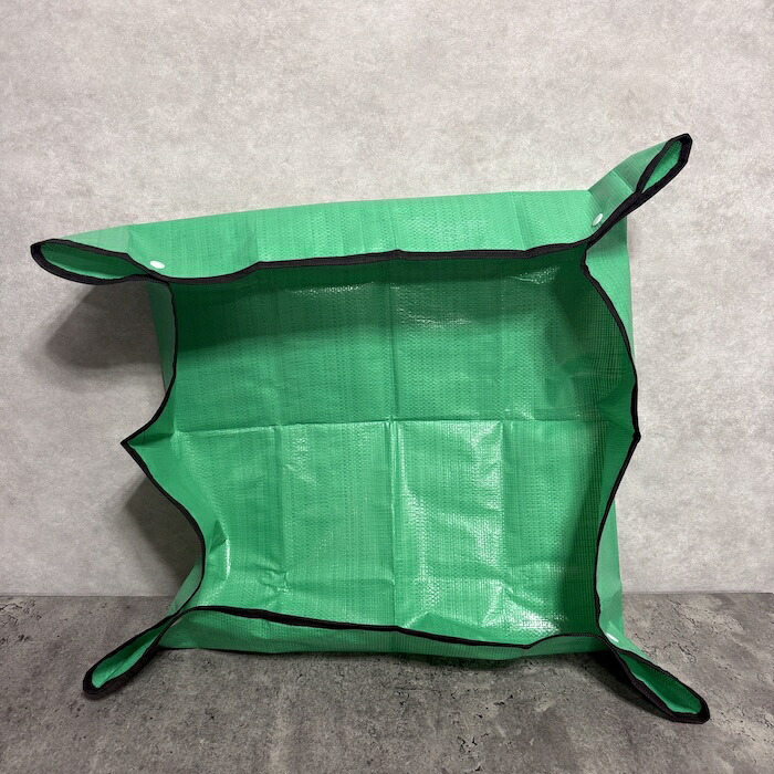 園芸シート 1枚/2枚セット 植え替えシート 防水 折りたたみ 64cm ガーデニングシート 土こぼれ防止 四隅ハトメで44cm 深さ10cm 軽量57g 水洗いOK ガーデニングマット プランティングマット トレイ型 寄せ植え 土作り 土混ぜ 肥料混ぜ ベランダ 室内 家庭菜園 剪定