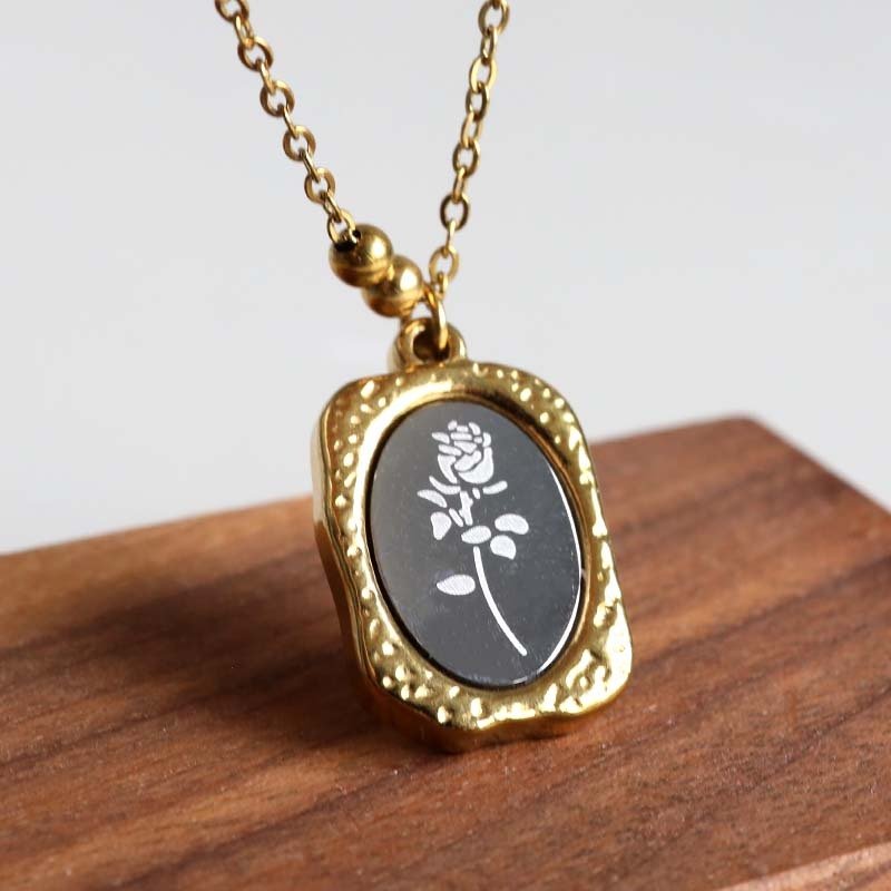 ステンレス ミラーネックレス ローズ ペンダント ゴールド レディース 薔薇模様 ビーズチェーン 花モチーフ オーバル 額縁風 アクセサリー クラシカル アンティーク調 上品 大人可愛い 個性的 きれいめ カジュアル 胸元