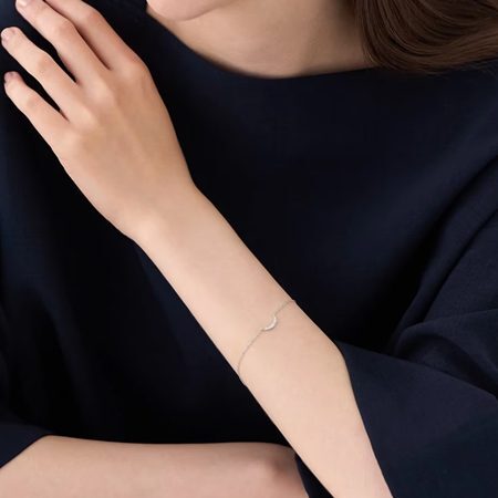 【無料ラッピング】 ヨンドシー 4℃ ブレスレット シルバー 三日月 シンプル ホワイトトパーズ レディース ブランド 正規品 新品 ギフト プレゼント 人気 おすすめ 誕生日 記念日 クリスマス 送料無料 4cd522645