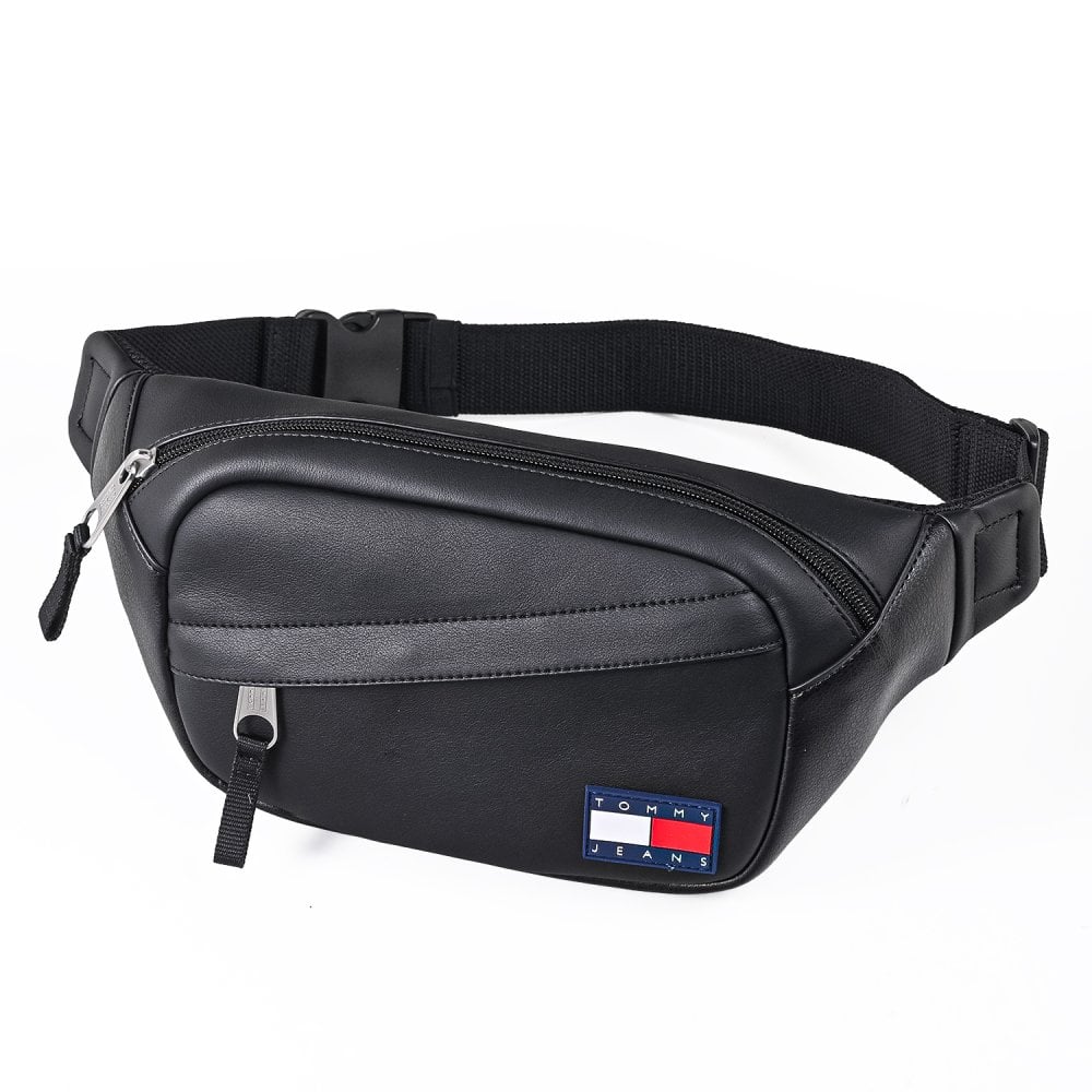 高品質ヨーロッパ輸入モデル トミーヒルフィガー TOMMY HILFIGER ショルダーバッグ TOMMY JEANS DAILY メンズ ブラック AM0AM14626 BDS BLACK 送別会 誕生日 結婚祝い 結婚式 彼氏 息子 夫 男性 名刺入れ 高級 父の日 母の日 即日発送