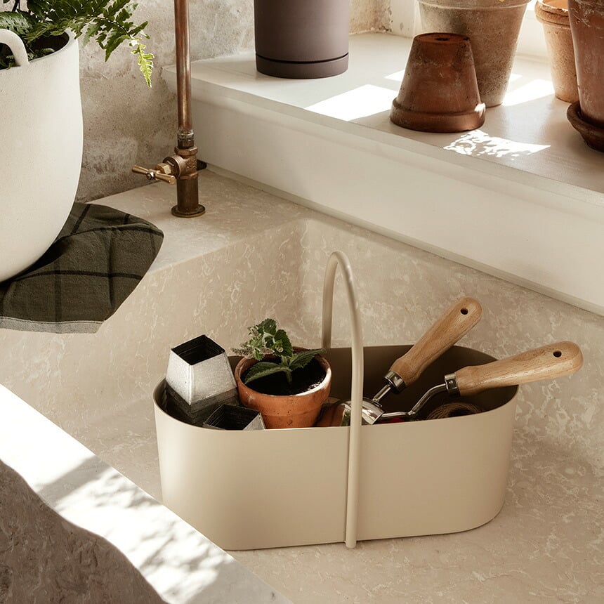 ferm LIVING ファームリビング Grib Toolbox グリブ ツールボックス 幅35cm 北欧小物入れ 収納 インテリア 雑貨 メイクボックス おしゃれ キッチンツール アイアン バスケット カゴ