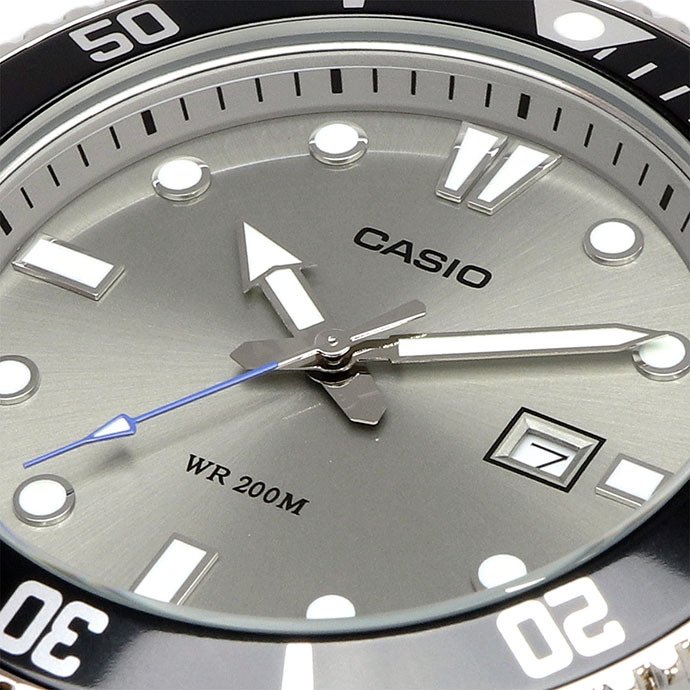 CASIO 腕時計 時計 ウォッチ カシオ スタンダード アナログ スポーツ 20気圧防水 MDV-107D-8AV メンズ グレー メタルバンド 海外モデル [並行輸入品]