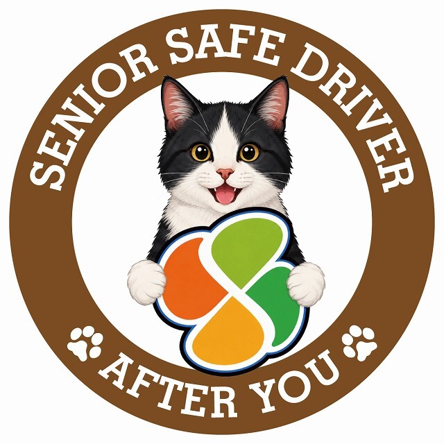 カーサイン 高齢者マーク SENIOR SAFE DRIVER 黒白（ハチワレ） ステッカー シール 直径13cm 肉球 日本製 車