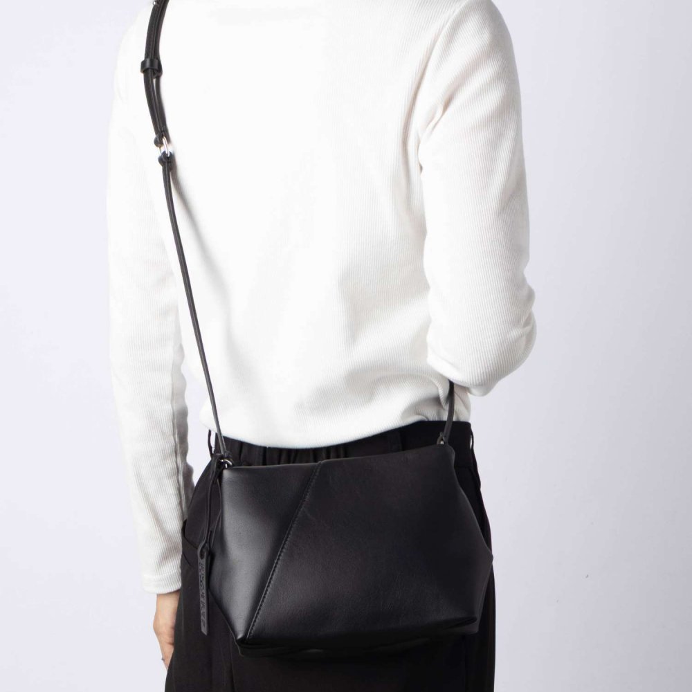 エムエム6 MM6 Maison Margiela メゾンマルジェラ Japanese FOLDED J SHOULDER BAG ジャパニーズ フォルデッド ショルダーバッグ SB5ZH0032 P8805 ユニセックス バッグ