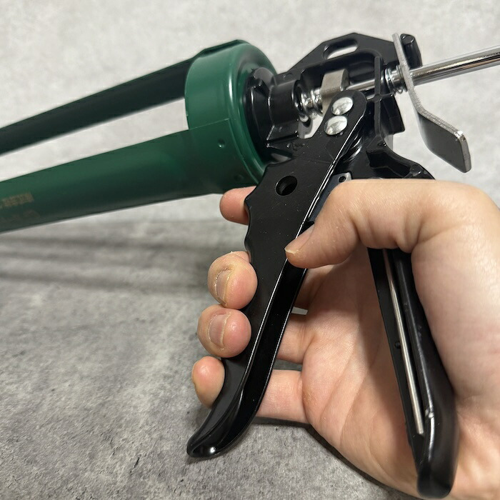 GFボンドガン 1.2kg用 1本 リアリーターフ ザバーン プランテックス 専用接着剤 GFボンド用 手動コーキングガン グリーンフィールド 人工芝 防草シート 接着剤 粘着剤 施工 DIY 屋外 ガーデニング 雑草対策 補修 ボンド本体別売