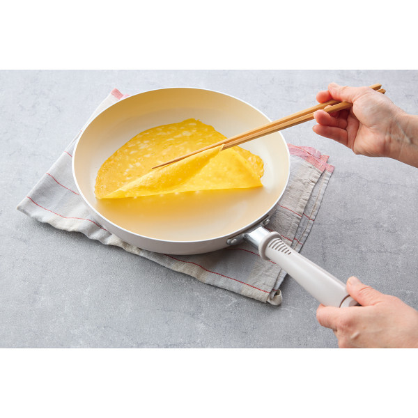 【直送】マジクック ＩＨ対応 セラミック加工 フライパン ２６ｃｍ [26-0536-017] ＫＫＷ－０２ 陶器風 セラミックコーティング ガス火対応 ギフト プレゼント 贈り物 おしゃれ かわいい