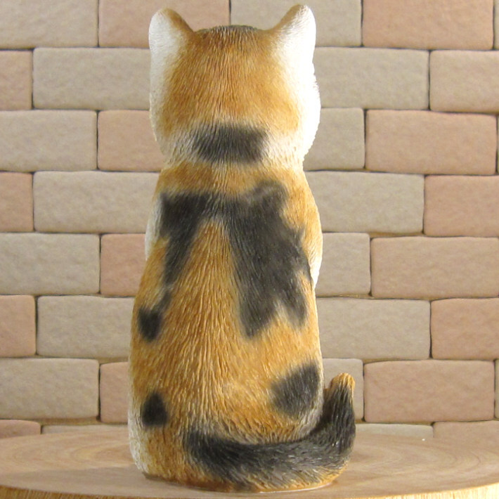 猫　置物 リアル　シンお願いキャット　４　ミケ　ネコ　動物オブジェ　ガーデン　オーナメント　店舗　カウンター　装飾　オブジェ　インテリア　玄関先　庭　ねこ好きさん人気ギフト　動物人気ギフト　クリスマスプレゼント　お誕生日祝い　母の日人気　父の日人気　敬老の日人気