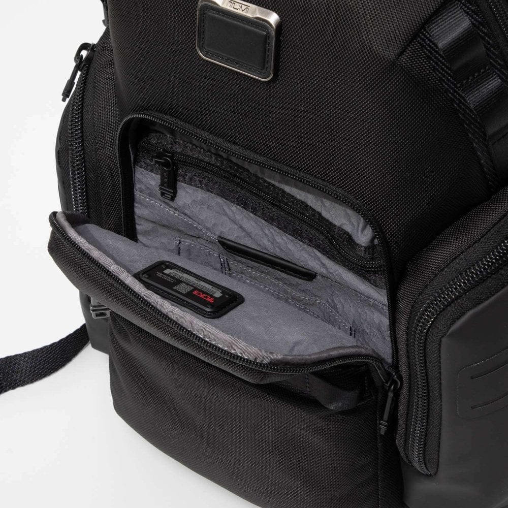 トゥミ TUMI ALPHA BRAVO アルファ ブラボー Navigation Backpack ナヴィゲーション バックパック 0232793D 142479 0232793DGMT 159082 リュックサック メンズ バッグ ブラック 防水加工 ラップトップ収納 PCポケット 収納力 大容量 通勤 ビジネス