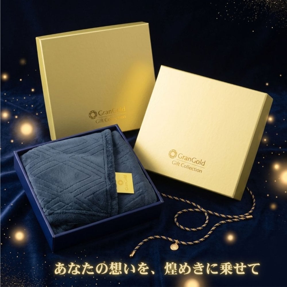 【36個セット】グランゴールド 大判キラリスブランケット 毛布 ひざ掛け 防寒 防寒具 あったか 暖かい 保温 冷え対策 冬用 フリース ポリエステル ネイビー 紺 大判 ひざかけ お昼寝 オフィス 車 ギフト 贈り物 プレゼント 景品 記念品 贈答品 化粧箱 箱入り