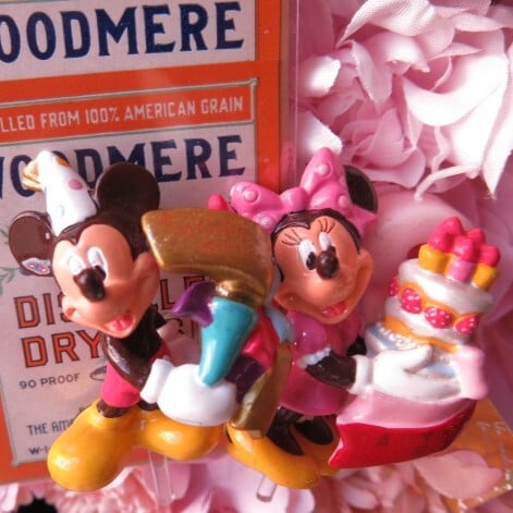 送別会 退職祝い ディズニー 花束風ギフト 箱を開けてサプライズ ミッキー ミニー入り フラワーボックス 枯れない プリザーブドフラワー入りギフト 人気 同僚 先輩 後輩 上司 女性 部下