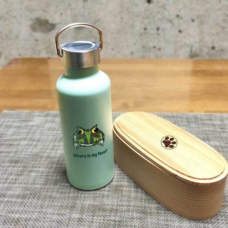 クランウェルツノガエル かわいい 取っ手付きマグボトル おしゃれ 290ml 保温 保冷 ステンレス マグボトル 取っ手付き 真空 断熱 二重構造 ボトル タンブラー 水筒 マイボトル オリジナル カエル ツノガエル 両生類 爬虫類 ペット 動物 アニマル