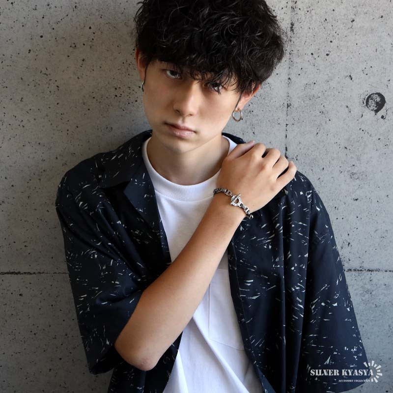 ステンレス 唐草ブレスレット マンテル メンズ チェーン 腕輪 アラベスク 留め具 リンクデザイン 曲線模様 装飾 アクセサリー クラシック ロック バイカー カジュアル 大人 個性的 手元 コーディネート 金属アレルギー対応