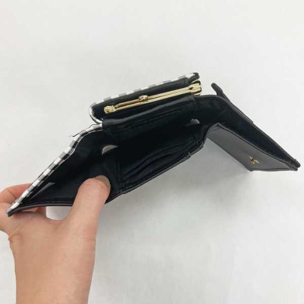 【11月10日入荷分予約受付中】 サンリオ クロミ 口金財布 がま口 財布 二つ折り財布 コンパクト レディース 小銭入れ付き キャラクター グッズ 小物入れ ミニ財布 おしゃれ かわいい サンリオ正規ライセンス品