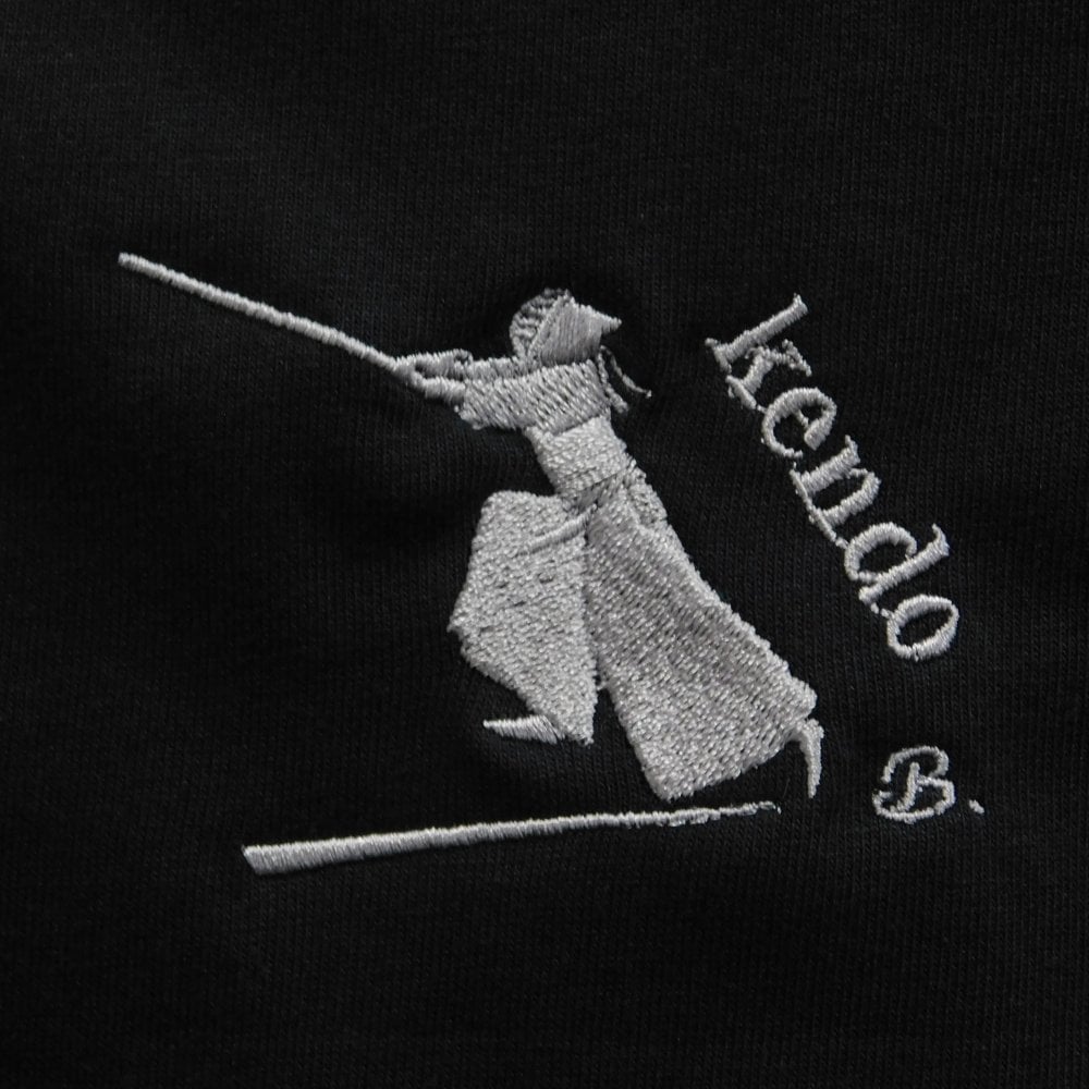 剣道 剣士 kendo Tシャツ オリジナル デザイン 刺繍 イニシャル 名入れ ギフト 半袖 男女 兼用 誕生日 お祝い プレゼント 父の日 母の日 参加 記念 景品 名前 卒業 卒部 チーム グループ 送別会 【送料無料】