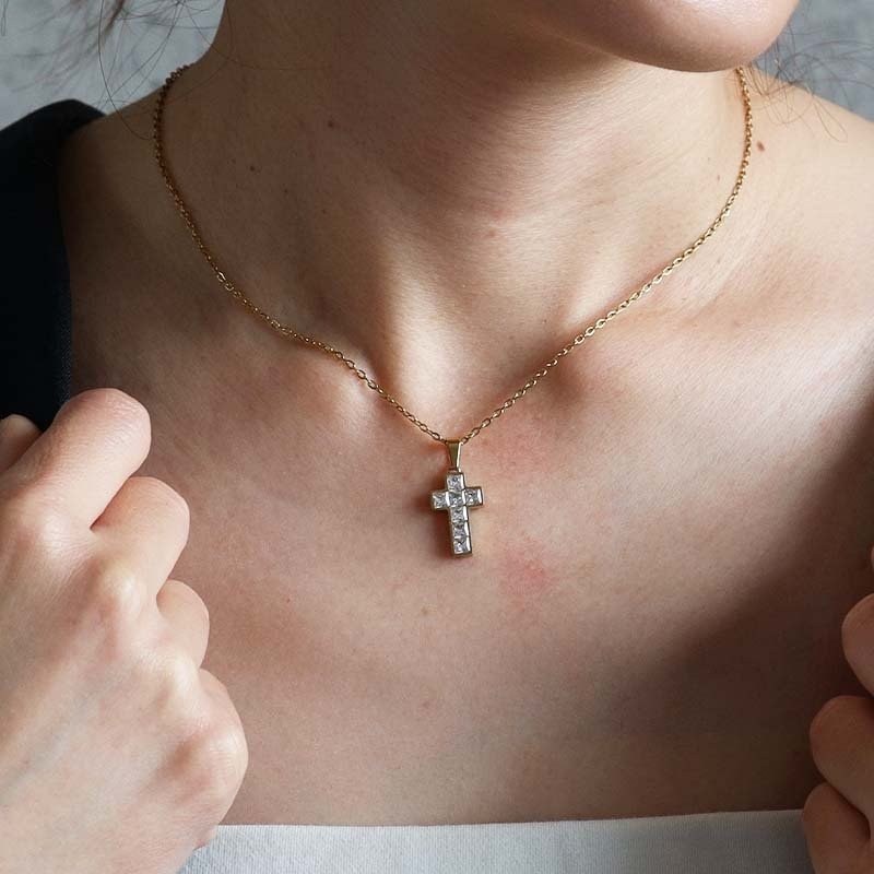 ステンレス クロスネックレス 小ぶり 18KGP レディース ペンダント ストーン 十字架 ゴールド 華奢 上品 きれいめ シンプル 大人 女性用 首飾り アクセサリー デイリー フェミニン おしゃれ 繊細 ワンポイント
