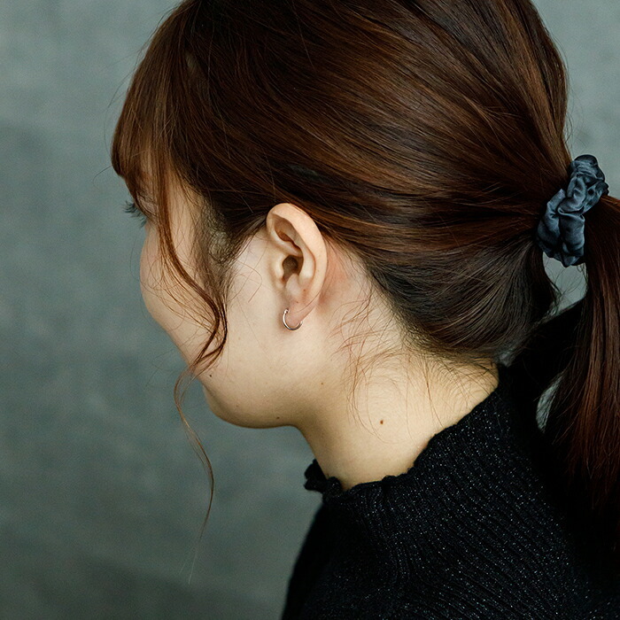 【ジュエリーの町 山梨甲府製】プラチナ フープピアス 細い 小さい PT900 幅1mm×直径10mm アレルギー対応  日本製 品質保証書 おすすめ 片耳 1個 かわいい