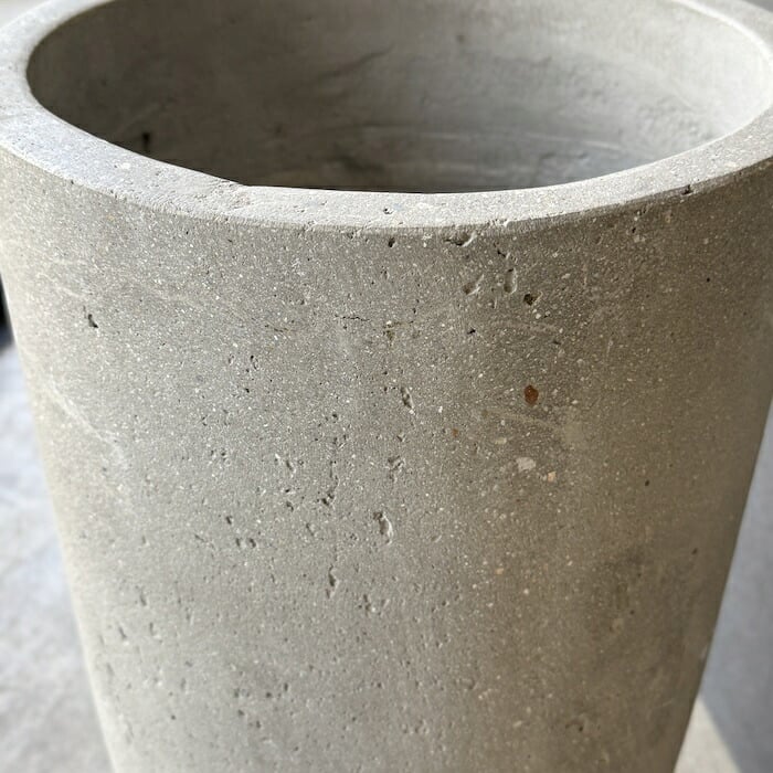植木鉢 おしゃれ 大型 軽量 11号 鉢カバー KONTON コントン コーテス ラウンドハイ 縦長 トール 背が高い スリム 丸型 屋外 高級 北欧 モダン ナチュラル 観葉植物用 サボテン シンボルツリー 特大 玄関 テラス インテリア プランター 深型 セメント グレー