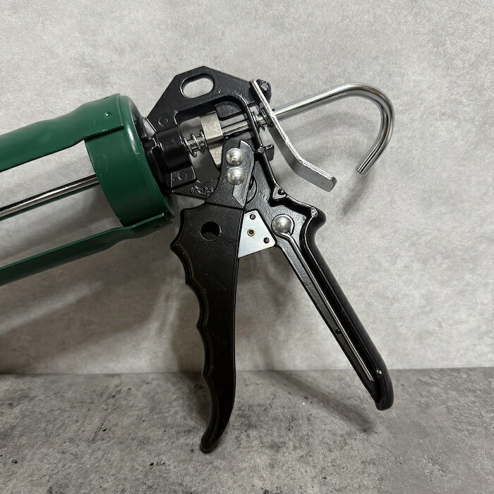 GFボンドガン 1.2kg用 1本 リアリーターフ ザバーン プランテックス 専用接着剤 GFボンド用 手動コーキングガン グリーンフィールド 人工芝 防草シート 接着剤 粘着剤 施工 DIY 屋外 ガーデニング 雑草対策 補修 ボンド本体別売