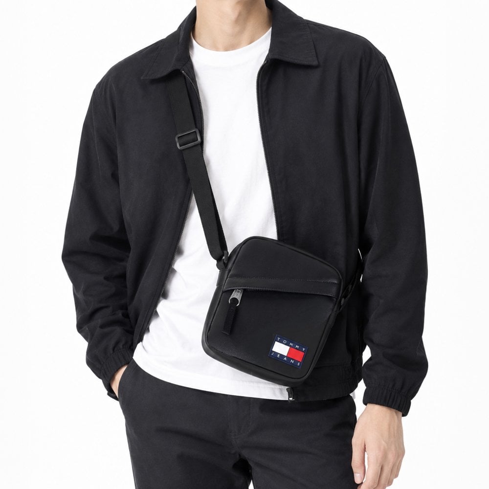 高品質ヨーロッパ輸入モデル トミーヒルフィガー TOMMY HILFIGER ショルダーバッグ TOMMY JEANS DAILY REPORTER メンズ ブラック AM0AM14608 BDS BLACK 送別会 誕生日 結婚祝い 結婚式 彼氏 息子 夫 男性 名刺入れ 高級 父の日 母の日 即日発送