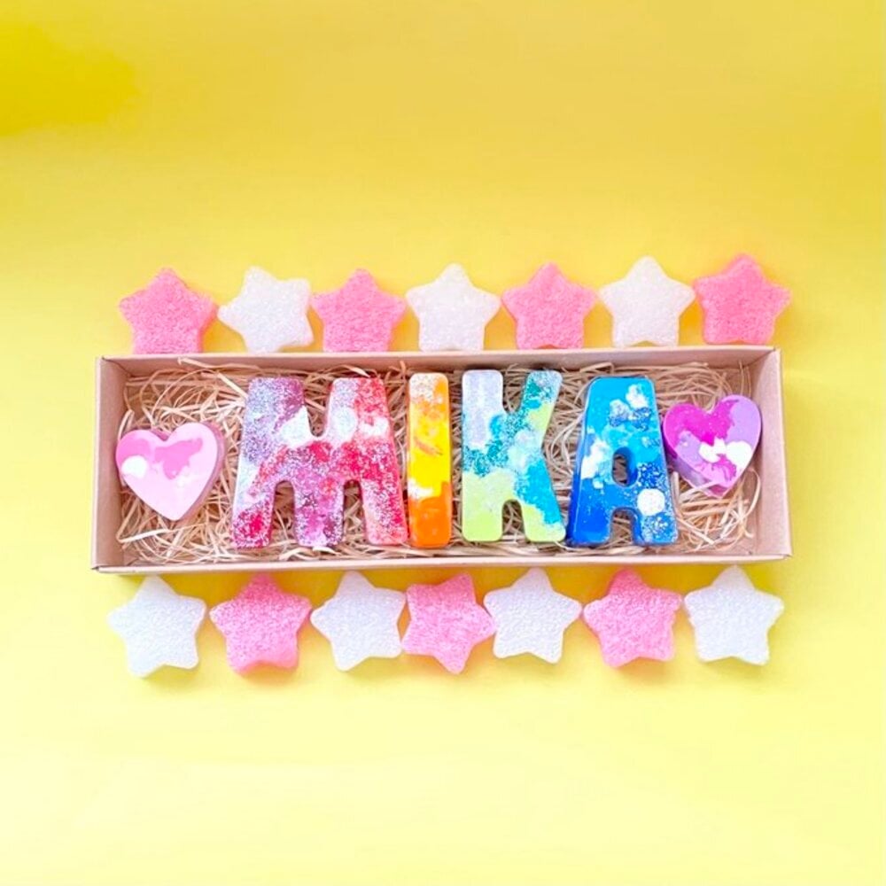 お名前クレヨン 名入れクレヨン 名前入り 誕生日プレゼント 出産祝い 1歳 2歳 3歳 知育玩具 女の子 男の子 キッズ ギフト プチギフト
