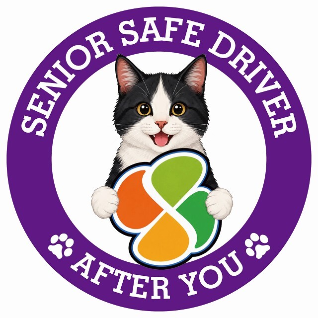 カーサイン 高齢者マーク SENIOR SAFE DRIVER 黒白（ハチワレ） ステッカー シール 直径13cm 肉球 日本製 車