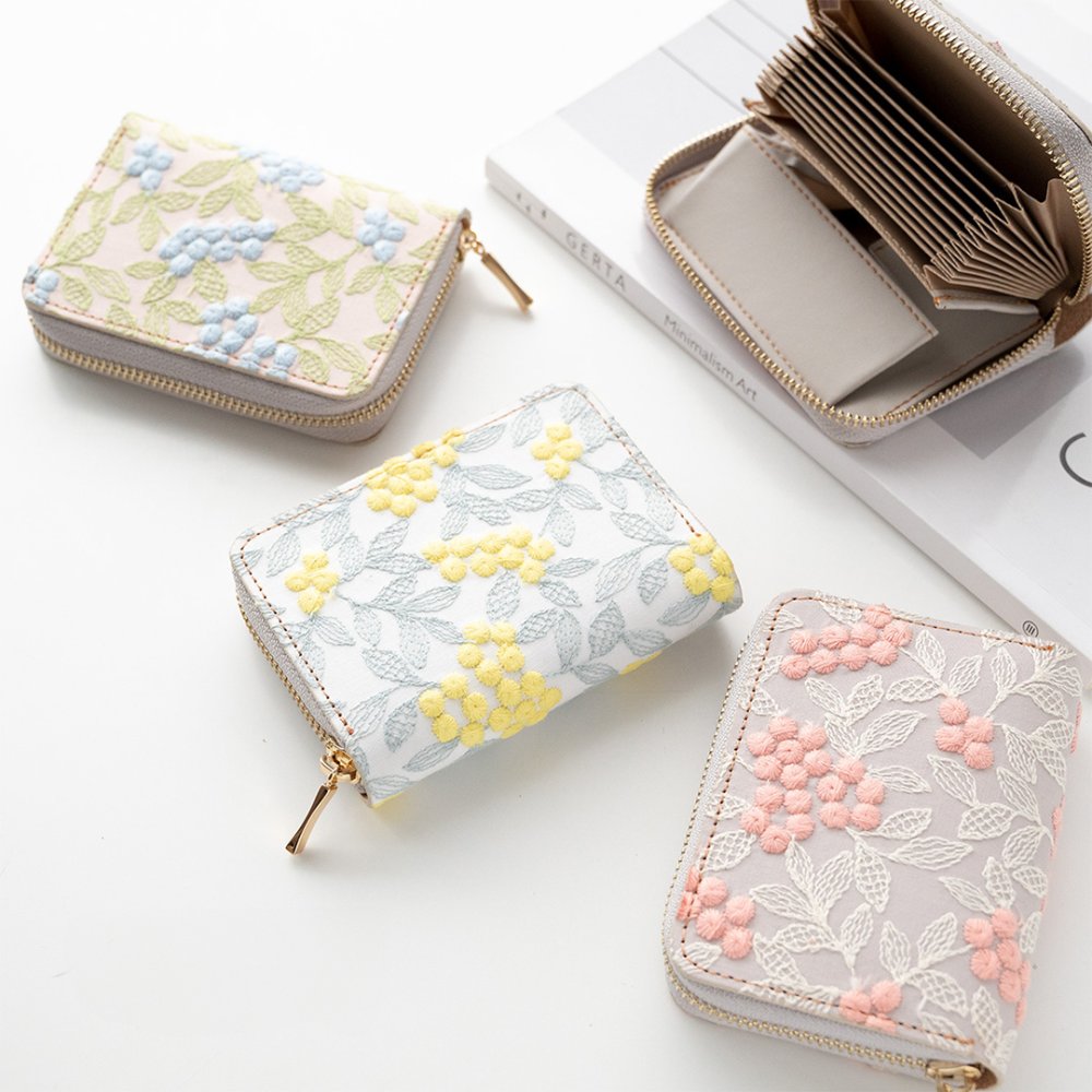 お札が折れない コンパクトウォレット 【 ぷっくりミモザ 】 刺繍 全面 ミモザ くすみカラー