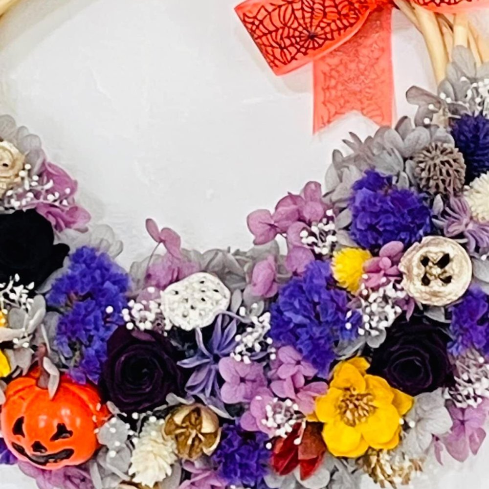 三日月のハロウィンフラワーリース プリザーブドフラワー ドライフラワー スワッグ インテリア プレゼント ギフト 秋 誕生日 壁掛け ドア 玄関 飾り ディスプレイ かぼちゃ パンプキン ジャックオーランタン 木の実 ハーフリース クレセントリース おしゃれ モダン かわいい パーティー 店舗 装飾 お祝い 2443 Lulu＊s ルルズ