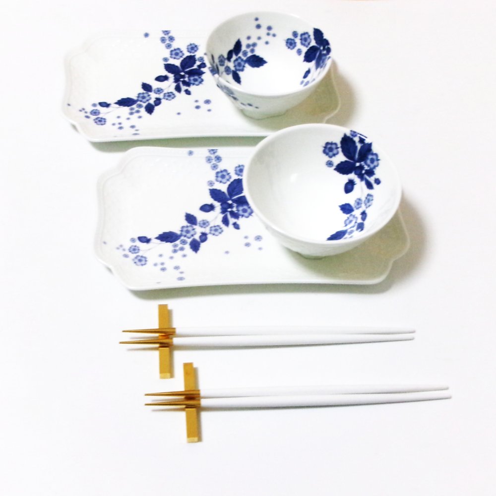 特撰洋食器ギフトセット　ウェッジウッドWEDGWOOD　ストロベリーブルーム　インディゴ　ライスボウル　/　クチポールCutipol-GOAゴールド　ホワイト　箸・箸置きセット　８ピースセット　　食器セット【新生活　結婚祝い　引っ越し祝い　食器セット　ブランド食器　カトラリー】
