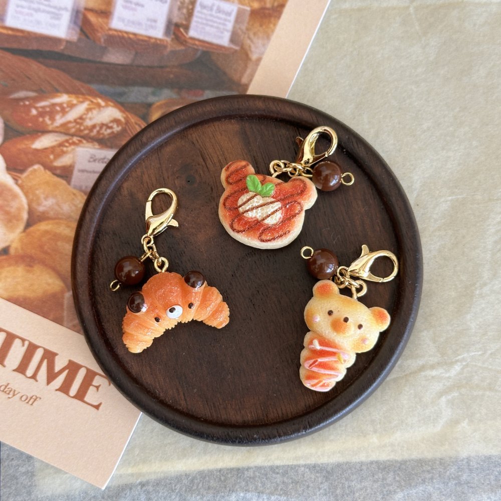 食品サンプル風 チャーム 3個セット くま パン ミニチュア キーホルダー クロワッサン スイーツ バッグ ファスナー 手帳 飾り かわいい 雑貨 プレゼント