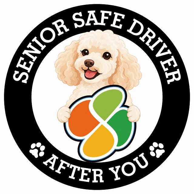 カーサイン 高齢者マーク SENIOR SAFE DRIVER ミディアムプードル ステッカー シール 直径13cm 肉球 日本製 車