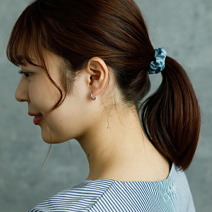 【ジュエリーの町 山梨甲府製】プラチナ フープピアス 細い 小さい PT900 幅2mm×直径13mm アレルギー対応  日本製 品質保証書 おすすめ 片耳 1個 かわいい