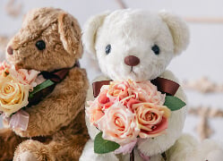 花束シュガー体重ベア2体セット｜ブーケを持つウェディングペアギフト｜結婚式の両親贈呈品に