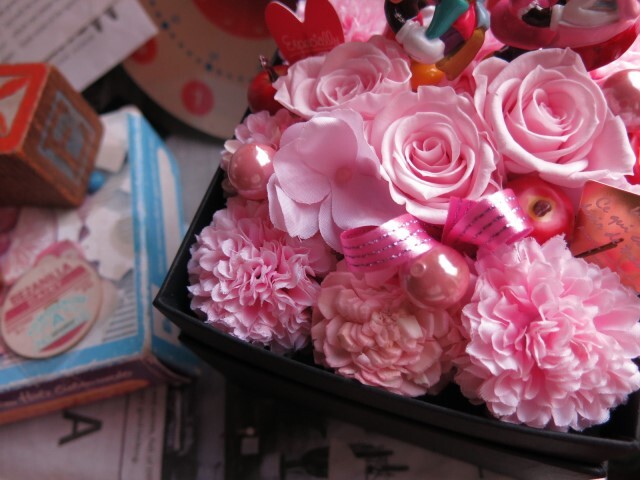 結婚記念日 ミッキー ミニー入り 花束風フラワーボックス 枯れないプリザーブドフラワー入り 箱を開けてサプライズ 人気 彼女 友人 女性 友達