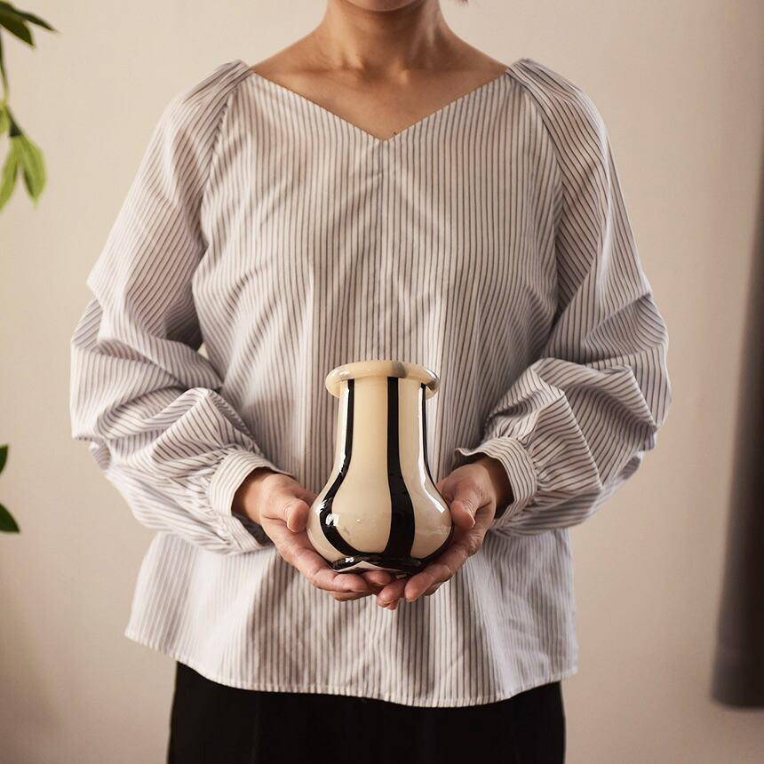 ferm LIVING ファームリビング Riban リバン 北欧 花瓶 フラワーベース 高さ15cm 北欧雑貨ガラス花瓶 ガラス モダン ブランド 人気 おしゃれ インテリア フラワーベース 白 ホワイト クリーム 雑貨 オブジェ